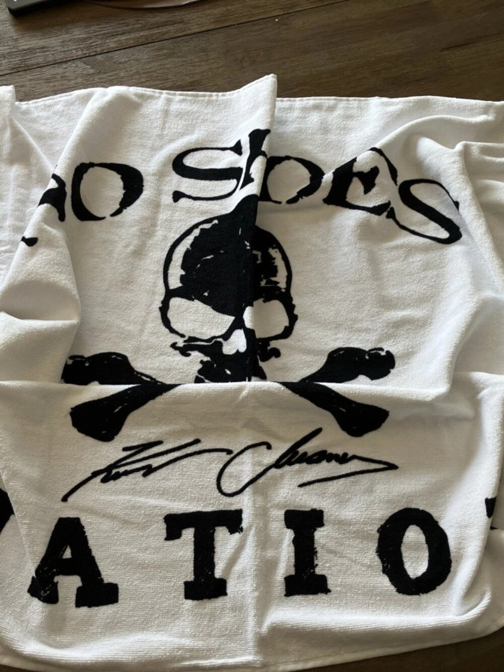 Vintage Kenny Chesney No Shoes Nation White Terry Cloth Towels (2 towels)